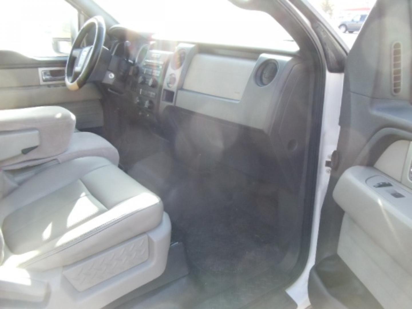 2010 White /Tan Ford F-150 XL (1FTVX1EV2AK) with an 5.4L V8 Gas engine, Automatic transmission, located at 5465 Highway 2 W., Columbia Falls, MT, 59912, (406) 892-4407, 48.352188, -114.240929 - Photo#15